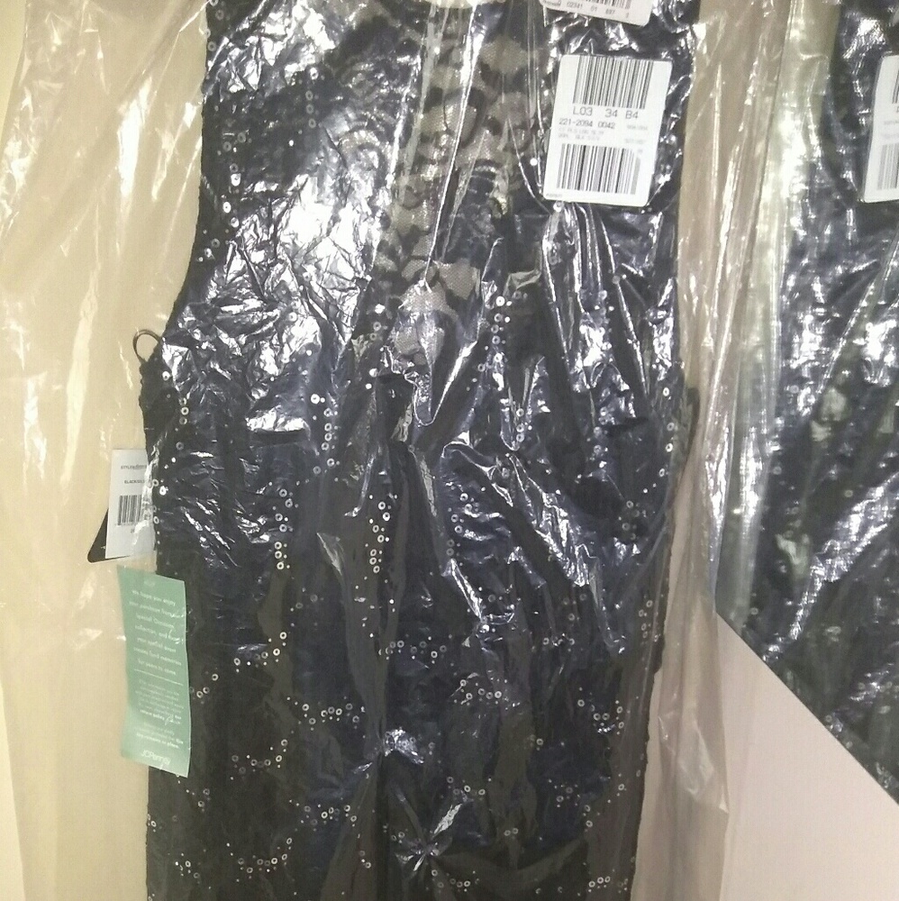 Dress - Picture 2 of 4